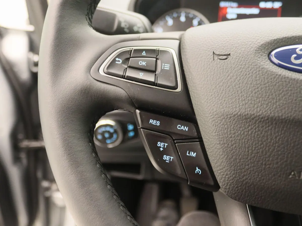 1.0 EcoBoost Titanium | Camera | Apple Carplay | Climate Control |