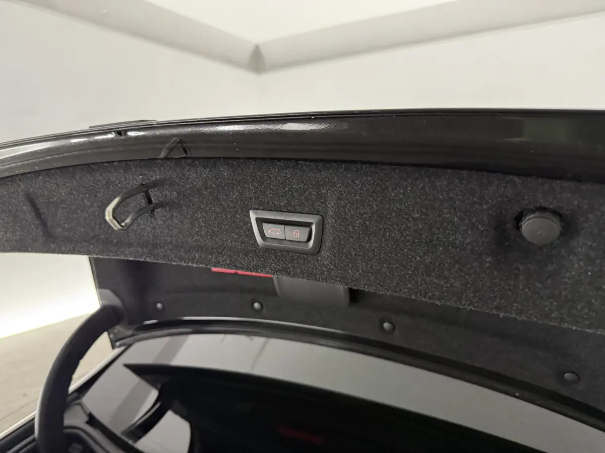 320e M-Sport | Pano | Virtual | Camera | Sfeer | Memory | Carplay | LED | Cruise | Leder
