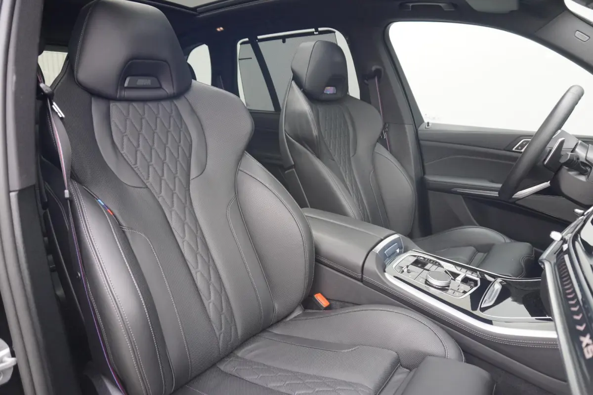 xDrive50e | M Sportpakket Pro | Panoramadak | Harman Kardon | M Multifunctionele voorstoelen | Carbon Exterieur