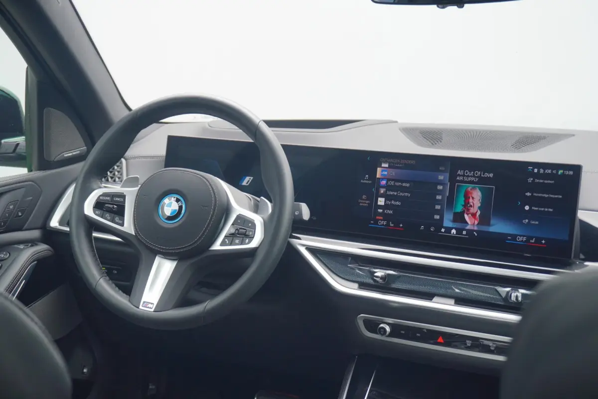 xDrive50e | M Sportpakket Pro | Panoramadak | Harman Kardon | M Multifunctionele voorstoelen | Carbon Exterieur