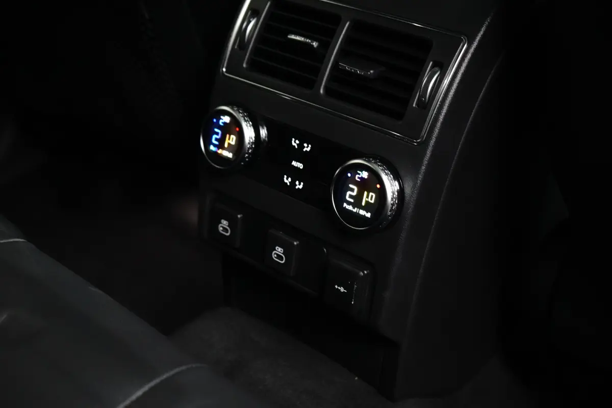 2.0 P400e PHEV R-Dynamic HSE l Schaalstoelen l Meridian Sound l Head up d. l Stoelventilatie / Verwarming l Elektr. Stoel l 360gr Camera l