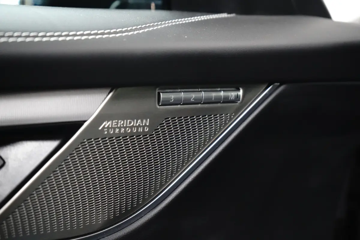 2.0 P400e PHEV R-Dynamic HSE l Schaalstoelen l Meridian Sound l Head up d. l Stoelventilatie / Verwarming l Elektr. Stoel l 360gr Camera l