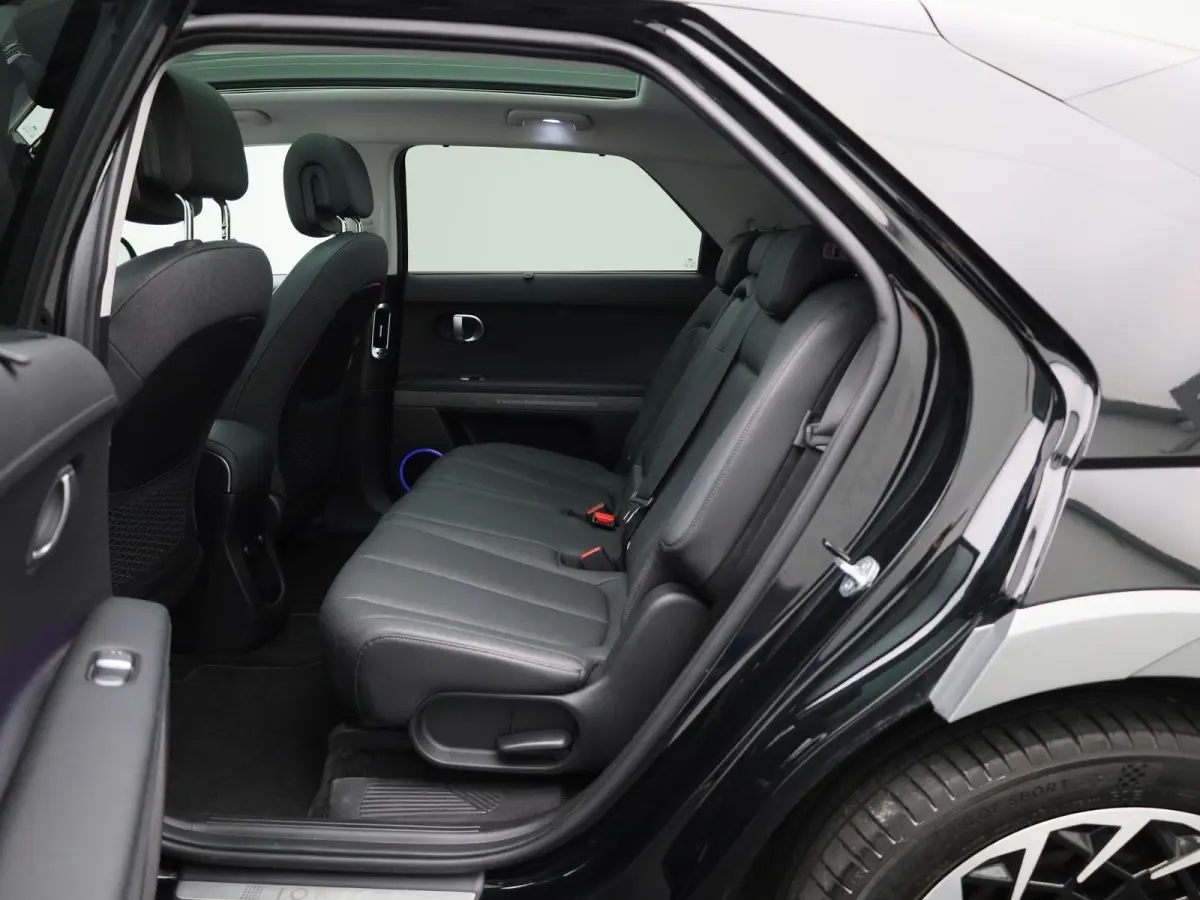 58kWh | PANORAMADAK | 360 CAMERA | BOSE | ELEKTRISCHE KOFFERKLEP | LEDER | APPLE CARPLAY - ANDROID AUTO |