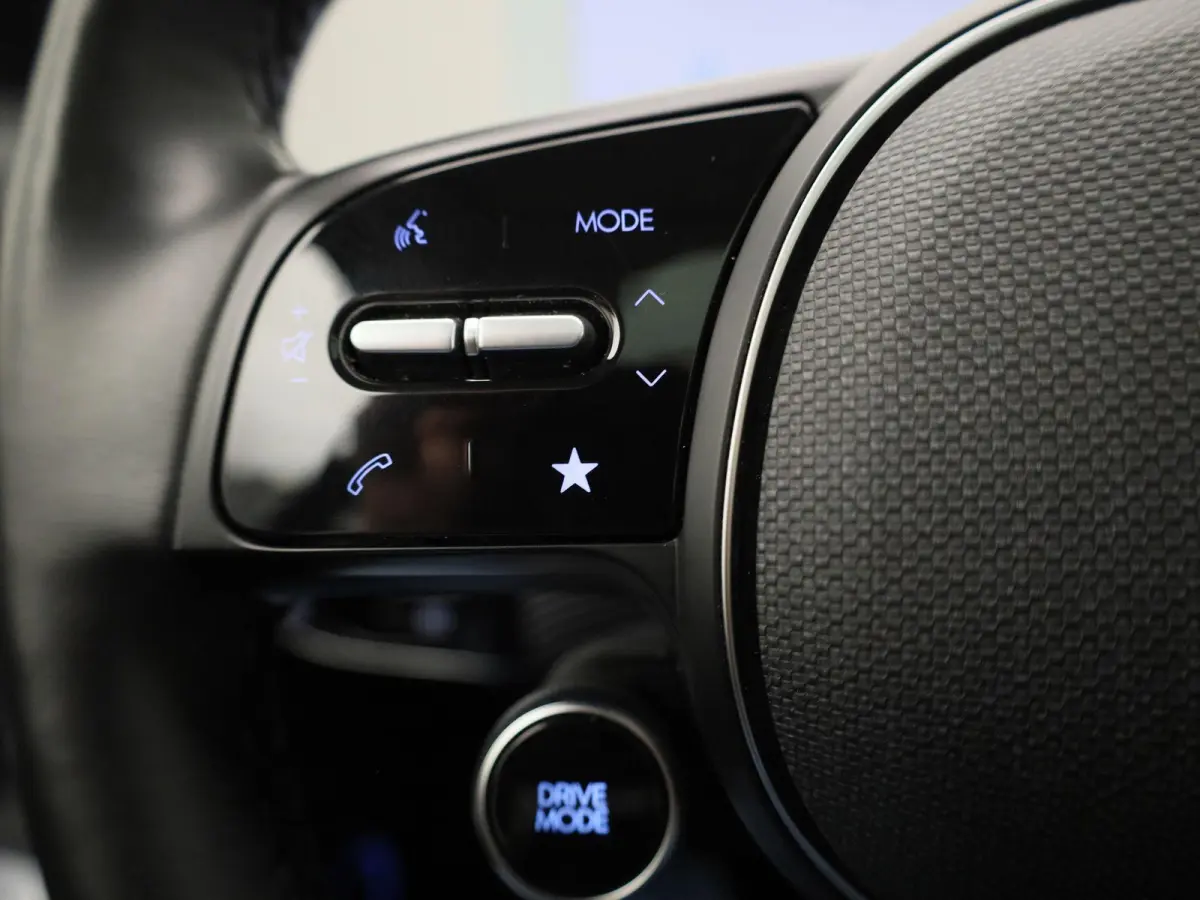 58kWh | PANORAMADAK | 360 CAMERA | BOSE | ELEKTRISCHE KOFFERKLEP | LEDER | APPLE CARPLAY - ANDROID AUTO |