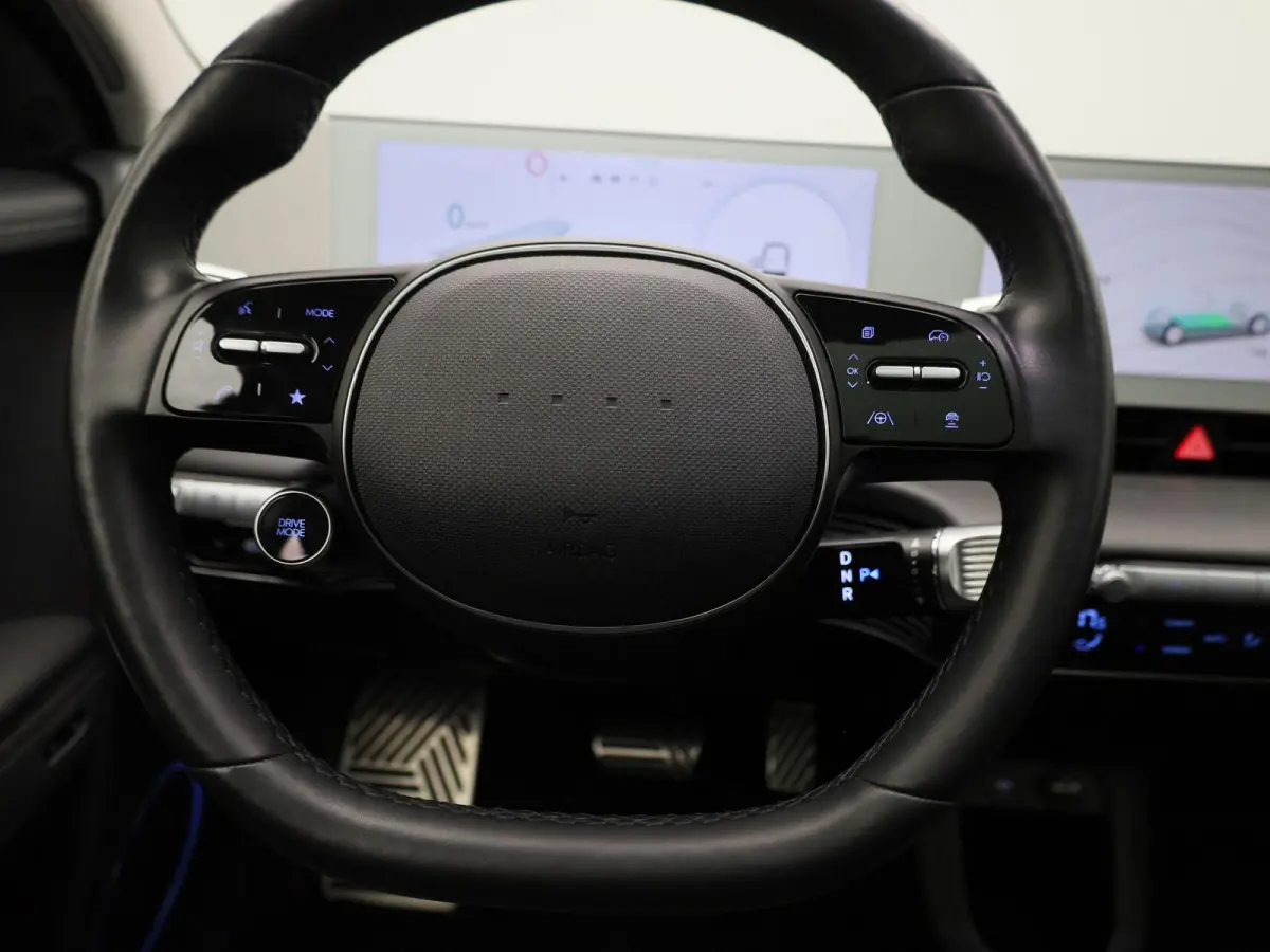 58kWh | PANORAMADAK | 360 CAMERA | BOSE | ELEKTRISCHE KOFFERKLEP | LEDER | APPLE CARPLAY - ANDROID AUTO |