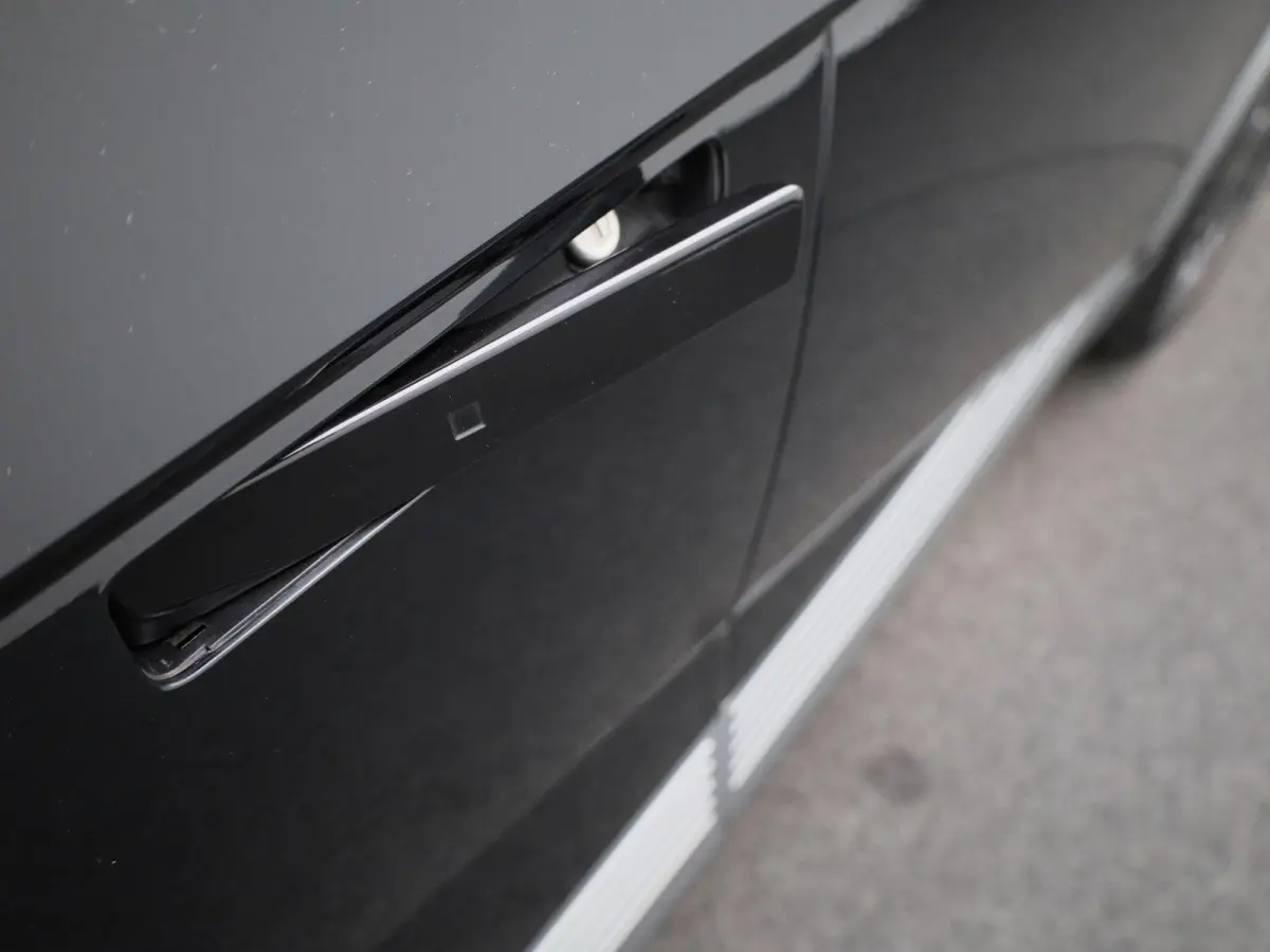 58kWh | PANORAMADAK | 360 CAMERA | BOSE | ELEKTRISCHE KOFFERKLEP | LEDER | APPLE CARPLAY - ANDROID AUTO |