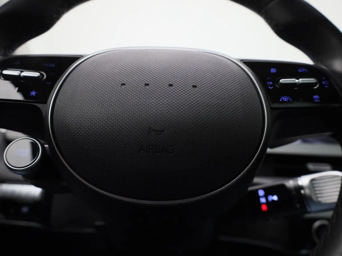 58kWh | PANORAMADAK | 360 CAMERA | BOSE | ELEKTRISCHE KOFFERKLEP | LEDER | APPLE CARPLAY - ANDROID AUTO |