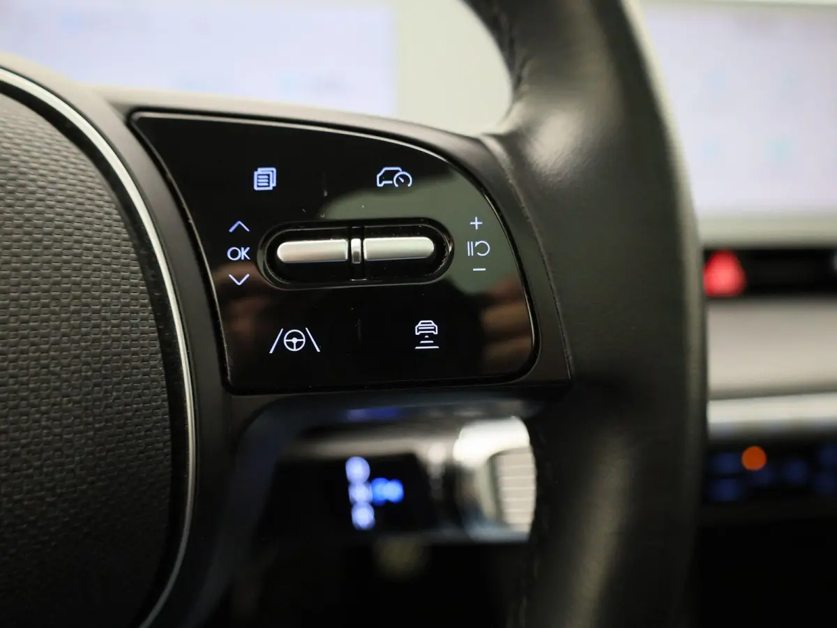58kWh | PANORAMADAK | 360 CAMERA | BOSE | ELEKTRISCHE KOFFERKLEP | LEDER | APPLE CARPLAY - ANDROID AUTO |