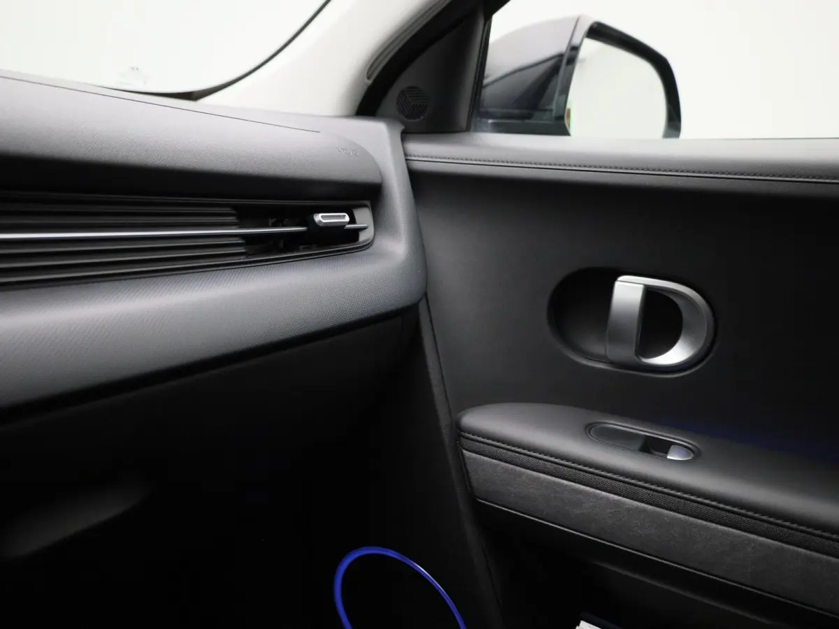 58kWh | PANORAMADAK | 360 CAMERA | BOSE | ELEKTRISCHE KOFFERKLEP | LEDER | APPLE CARPLAY - ANDROID AUTO |