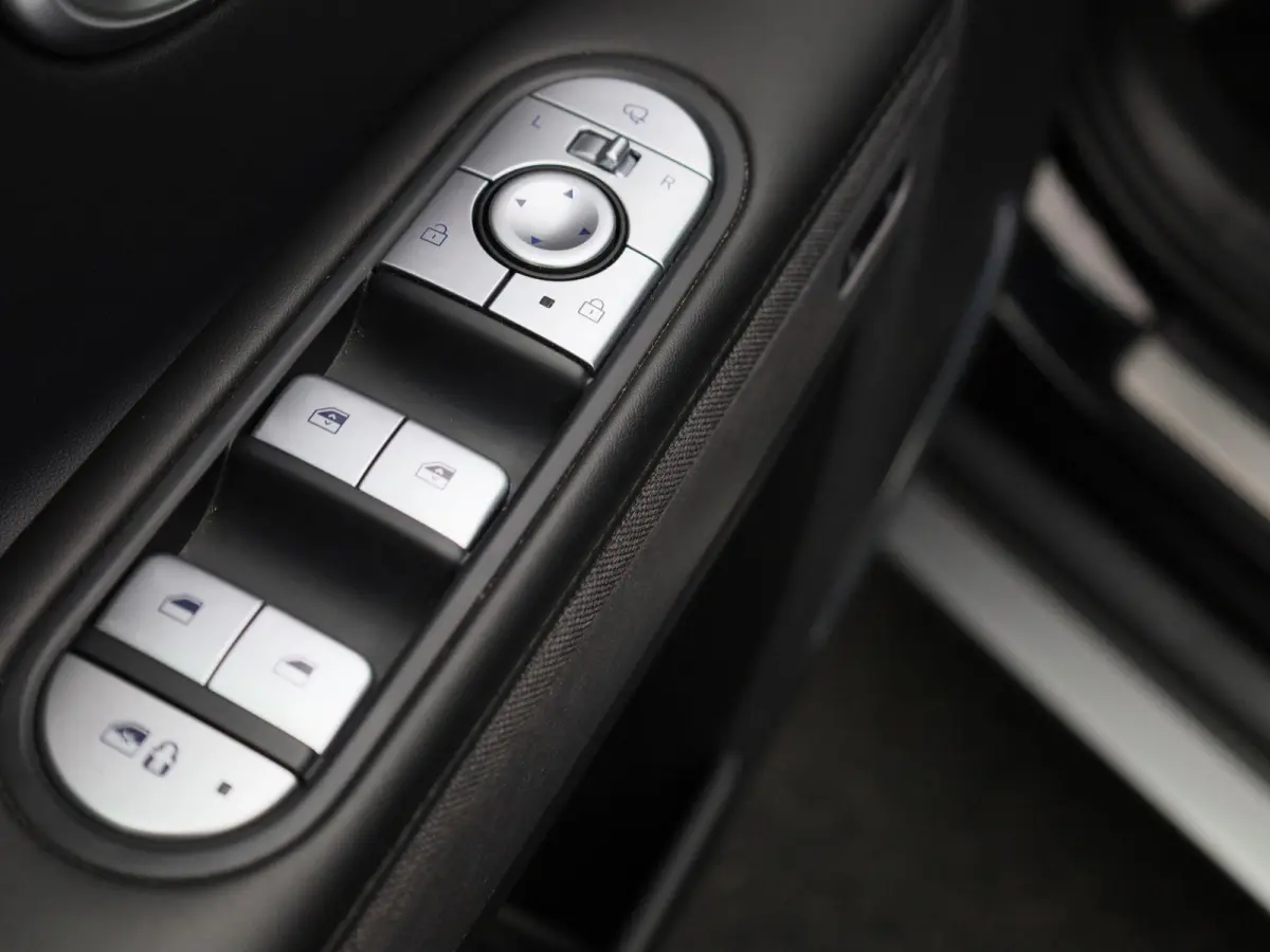 58kWh | PANORAMADAK | 360 CAMERA | BOSE | ELEKTRISCHE KOFFERKLEP | LEDER | APPLE CARPLAY - ANDROID AUTO |