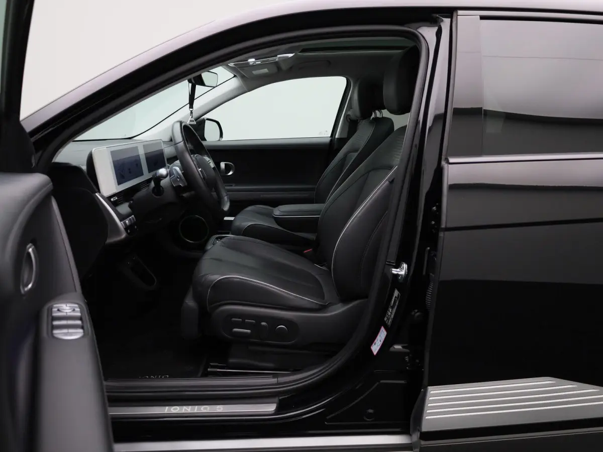 58kWh | PANORAMADAK | 360 CAMERA | BOSE | ELEKTRISCHE KOFFERKLEP | LEDER | APPLE CARPLAY - ANDROID AUTO |