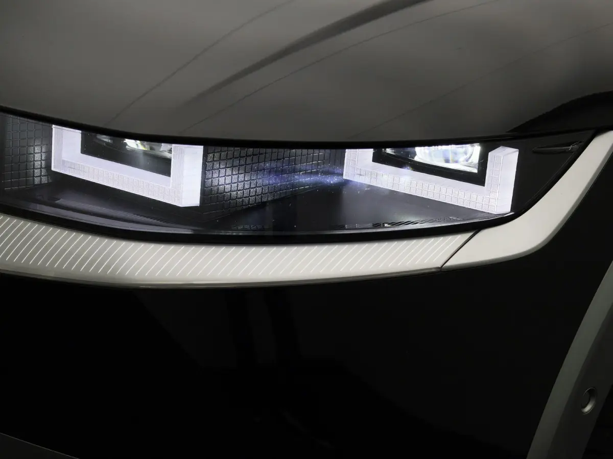 58kWh | PANORAMADAK | 360 CAMERA | BOSE | ELEKTRISCHE KOFFERKLEP | LEDER | APPLE CARPLAY - ANDROID AUTO |