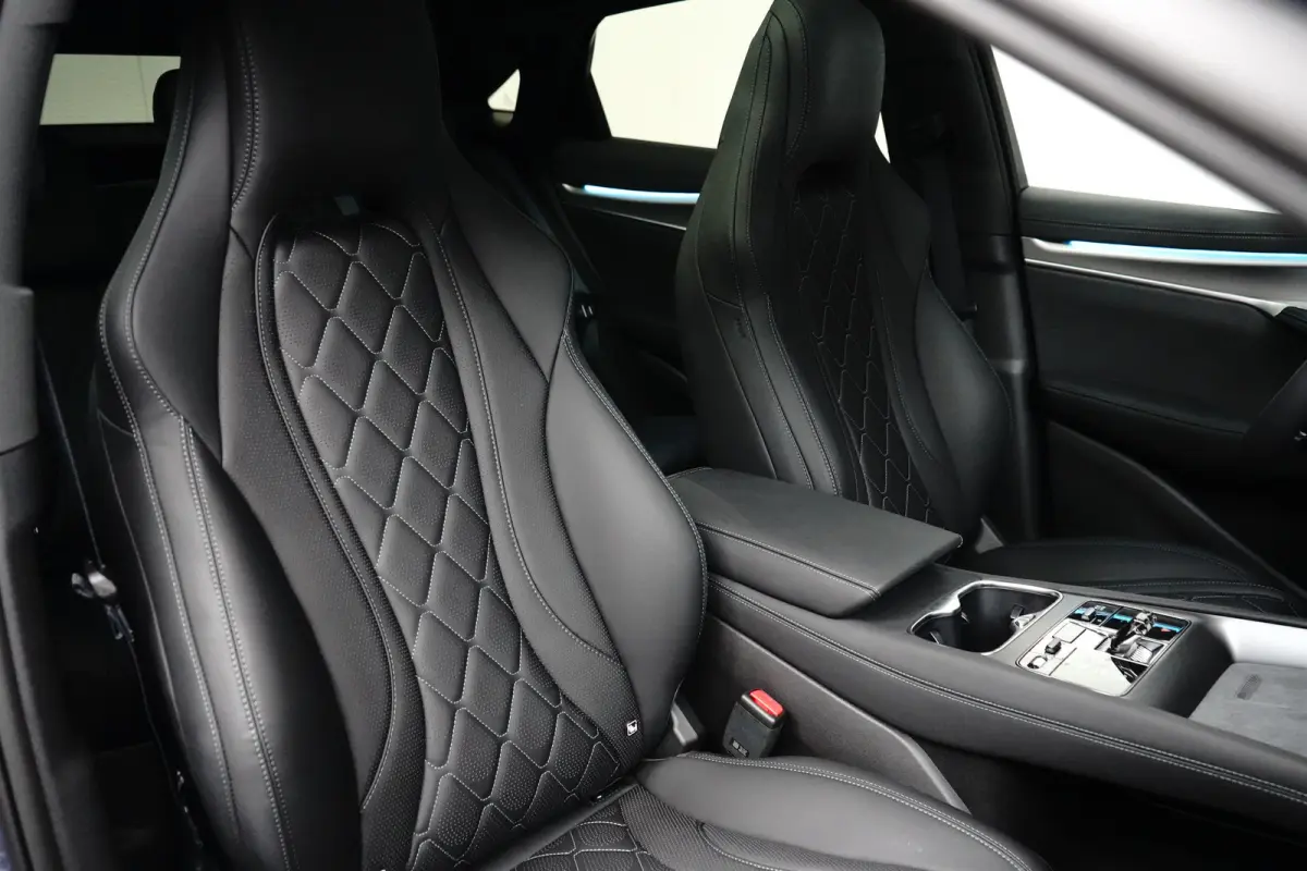 Excellence AWD 91.3 kWh 531PK! | DIRECT LEVERBAAR | PANO DAK | DYNAUDIO | 360° CAMERA | HUD | 20" LMV | KEYLESS | STOELVENTILATIE |