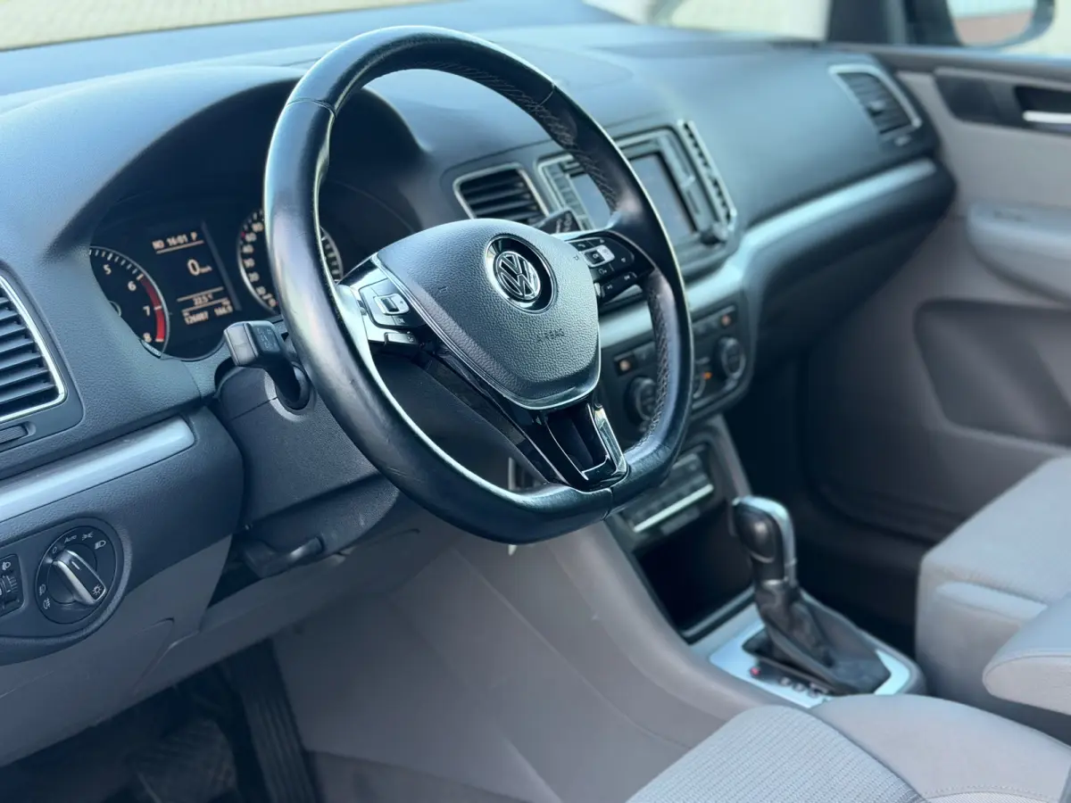 1.4 TSI Highline 7pers. Automaat - Deep Black Pearl - Clima/Camera/Cruise