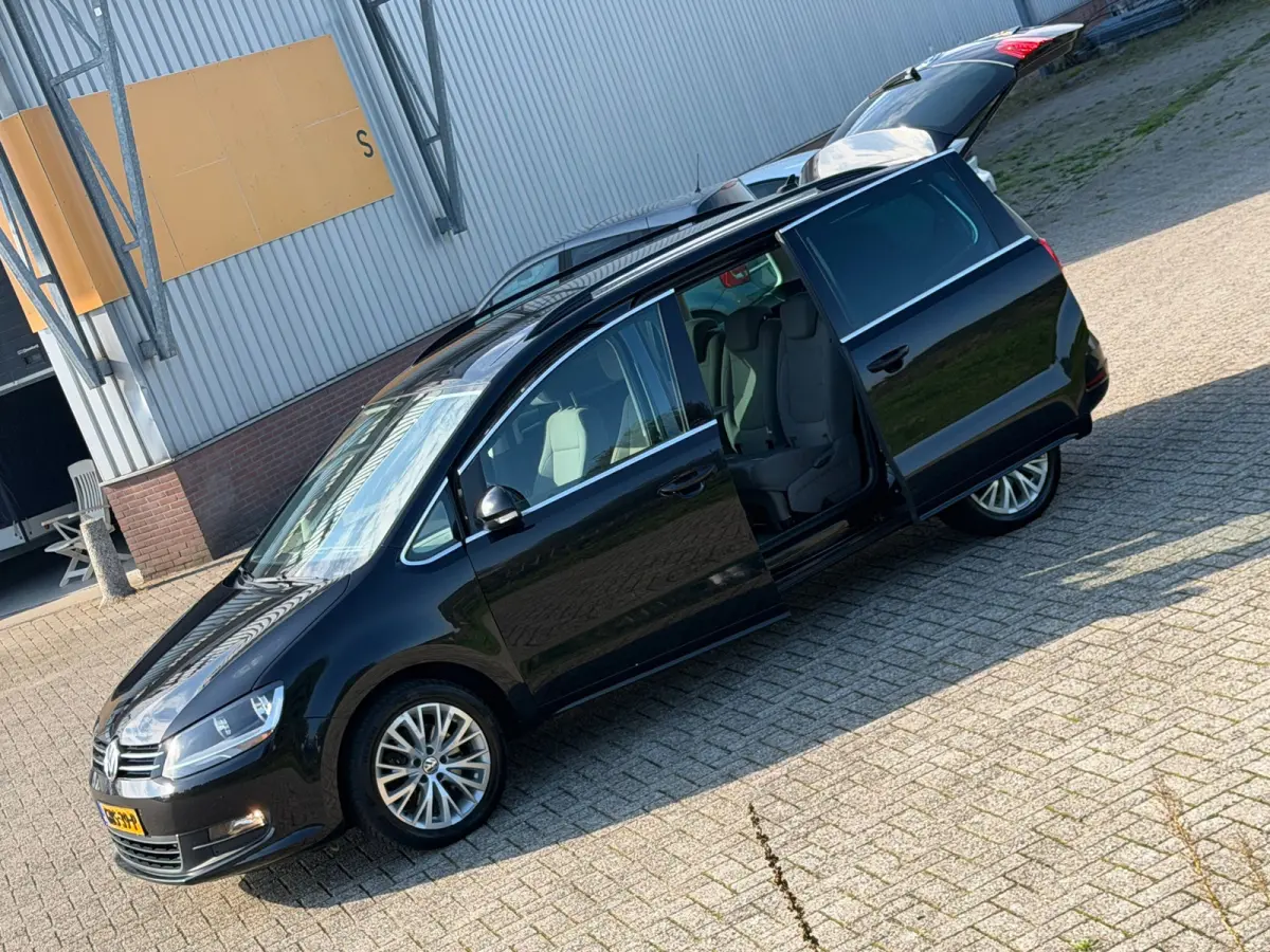 1.4 TSI Highline 7pers. Automaat - Deep Black Pearl - Clima/Camera/Cruise