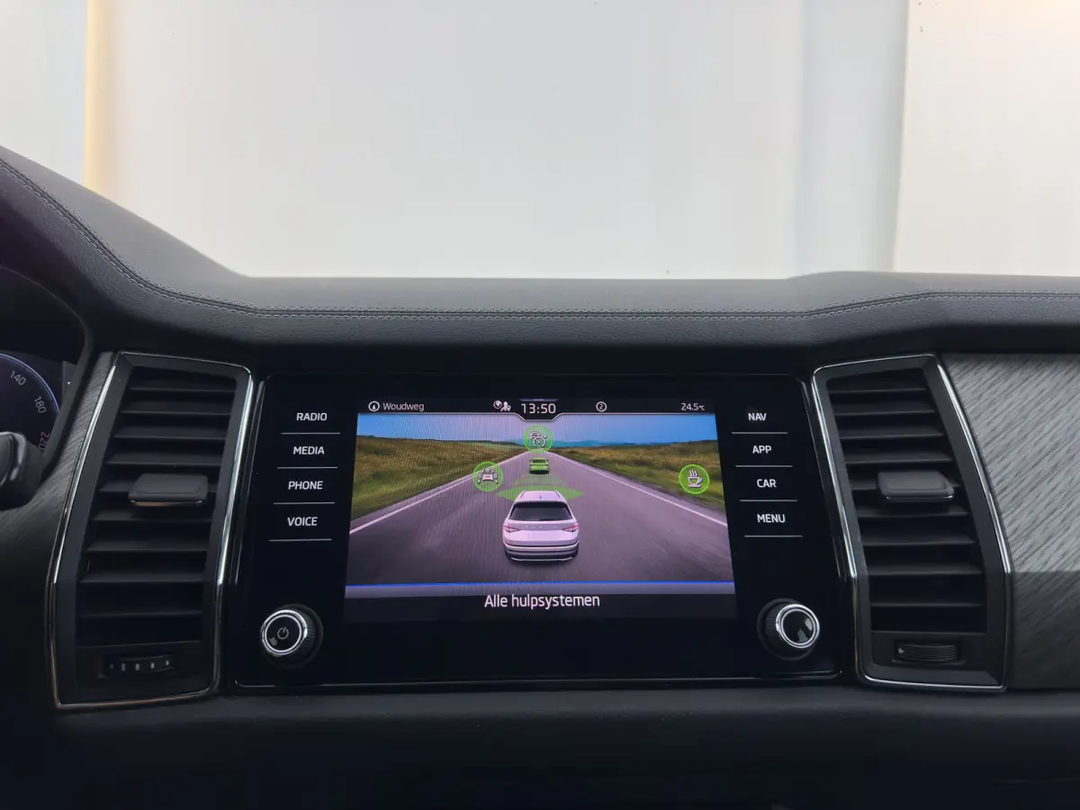 1.5 TSI Business Edition [7-Pers.] (INCL-BTW) Aut. *LEATHER-FABRIC | FULL-LED | DIGI-COCKPIT | ADAPTIVE-CRUISE | HEATED-SPORTSEATS | CAMERA | KEYLESS | NAVI-FULLMAP | AMBIENTLIGHT | DAB+ | S