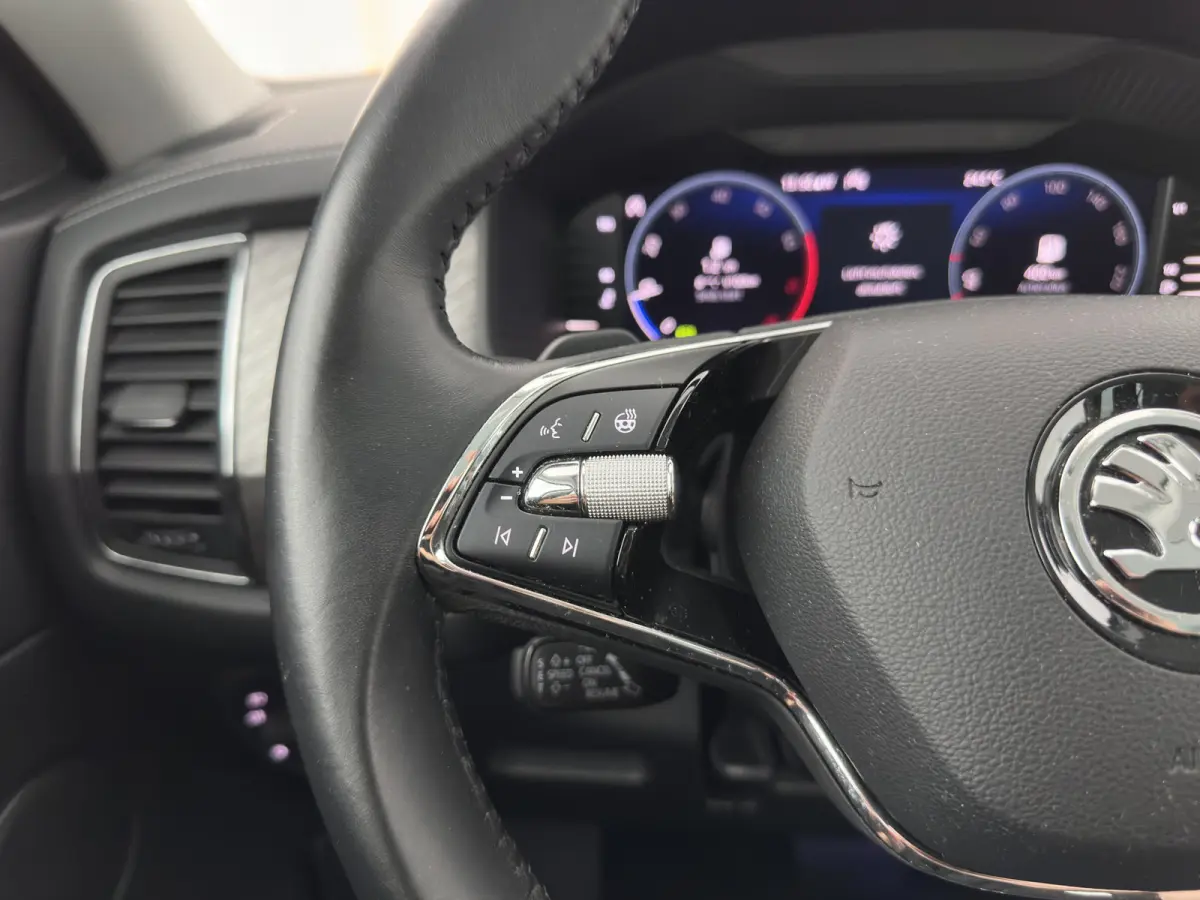 1.5 TSI Business Edition [7-Pers.] (INCL-BTW) Aut. *LEATHER-FABRIC | FULL-LED | DIGI-COCKPIT | ADAPTIVE-CRUISE | HEATED-SPORTSEATS | CAMERA | KEYLESS | NAVI-FULLMAP | AMBIENTLIGHT | DAB+ | S