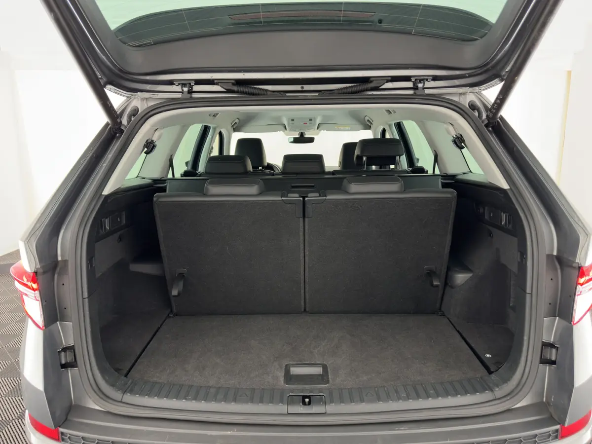1.5 TSI Business Edition [7-Pers.] (INCL-BTW) Aut. *LEATHER-FABRIC | FULL-LED | DIGI-COCKPIT | ADAPTIVE-CRUISE | HEATED-SPORTSEATS | CAMERA | KEYLESS | NAVI-FULLMAP | AMBIENTLIGHT | DAB+ | S