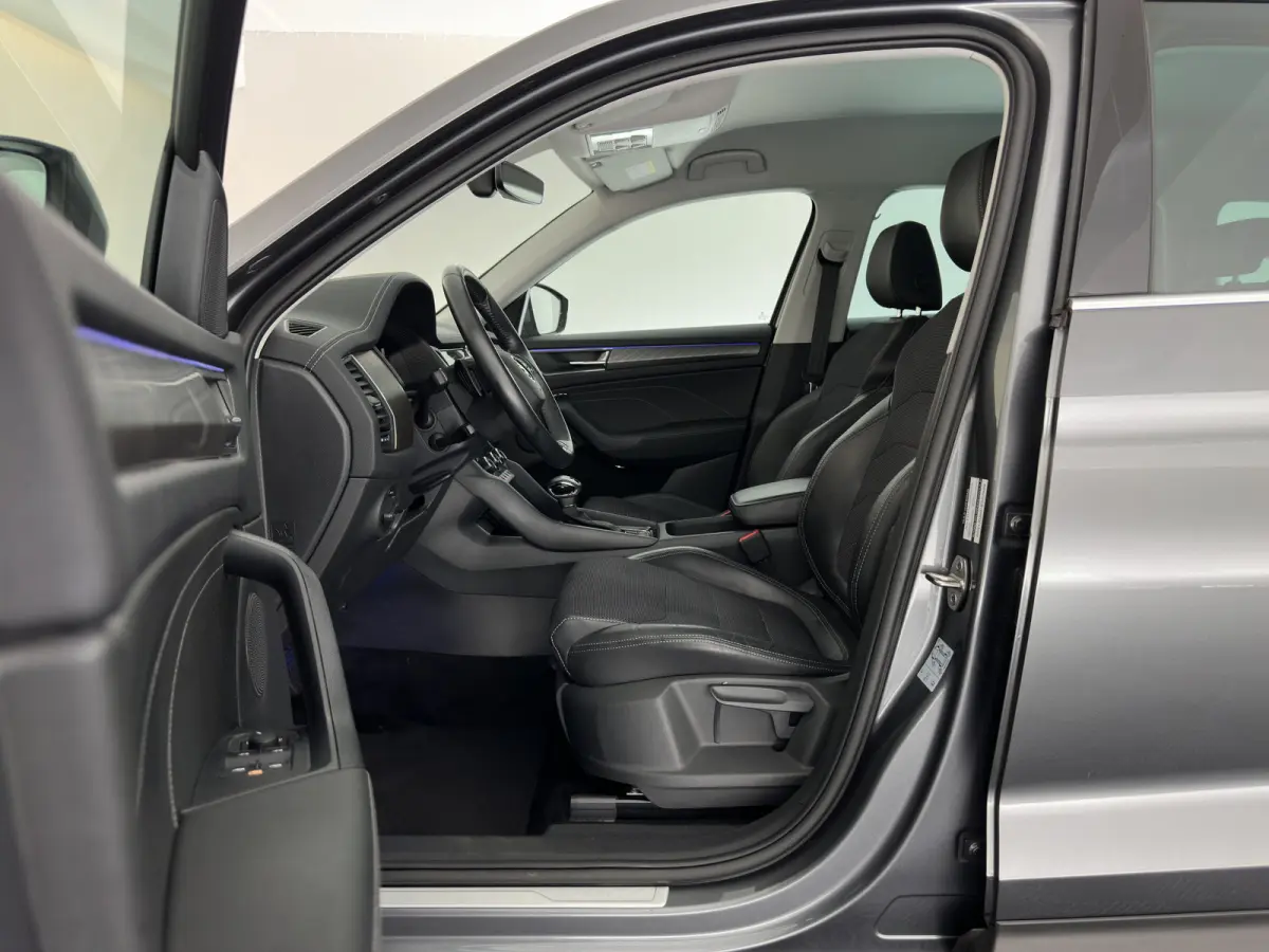 1.5 TSI Business Edition [7-Pers.] (INCL-BTW) Aut. *LEATHER-FABRIC | FULL-LED | DIGI-COCKPIT | ADAPTIVE-CRUISE | HEATED-SPORTSEATS | CAMERA | KEYLESS | NAVI-FULLMAP | AMBIENTLIGHT | DAB+ | S