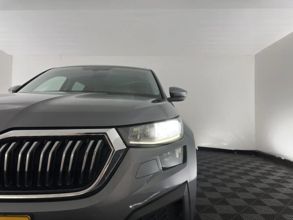 1.5 TSI Business Edition [7-Pers.] (INCL-BTW) Aut. *LEATHER-FABRIC | FULL-LED | DIGI-COCKPIT | ADAPTIVE-CRUISE | HEATED-SPORTSEATS | CAMERA | KEYLESS | NAVI-FULLMAP | AMBIENTLIGHT | DAB+ | S
