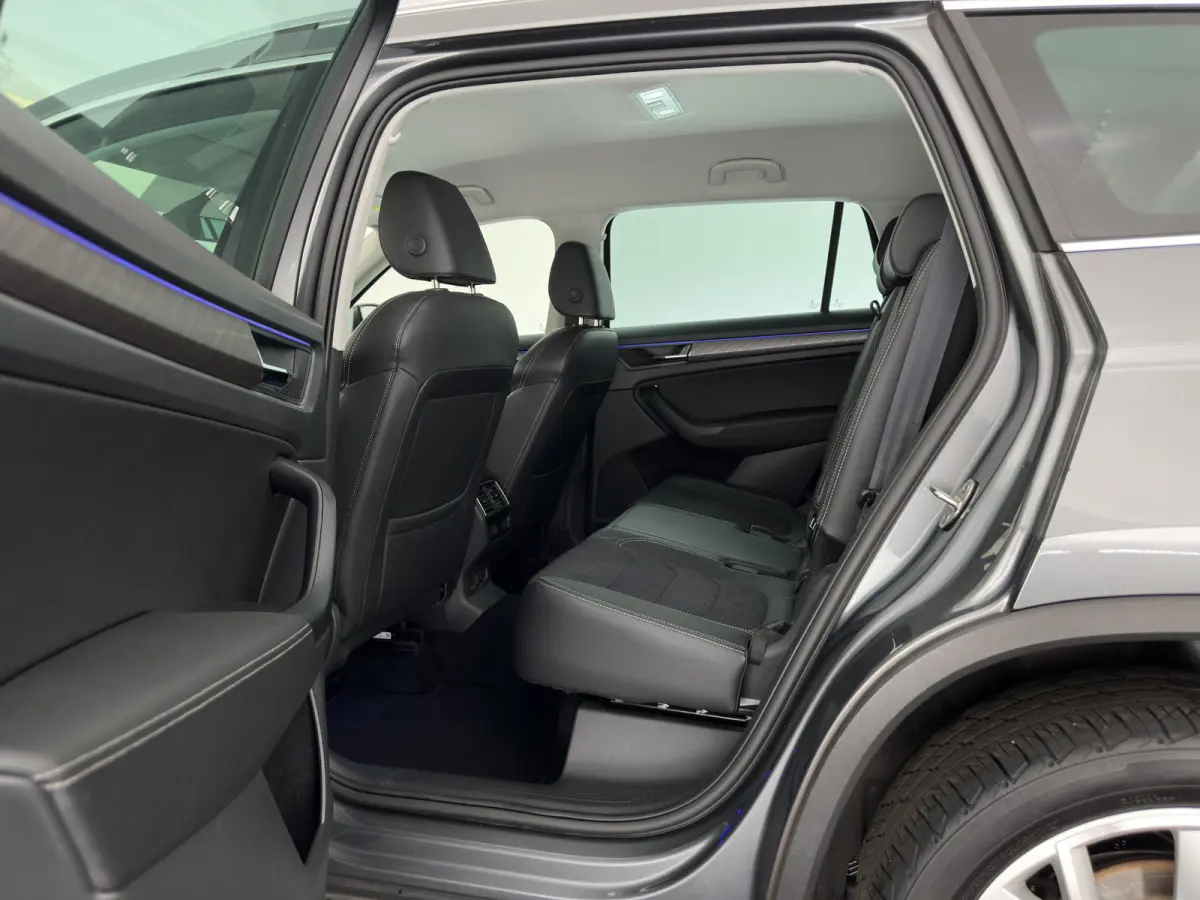 1.5 TSI Business Edition [7-Pers.] (INCL-BTW) Aut. *LEATHER-FABRIC | FULL-LED | DIGI-COCKPIT | ADAPTIVE-CRUISE | HEATED-SPORTSEATS | CAMERA | KEYLESS | NAVI-FULLMAP | AMBIENTLIGHT | DAB+ | S