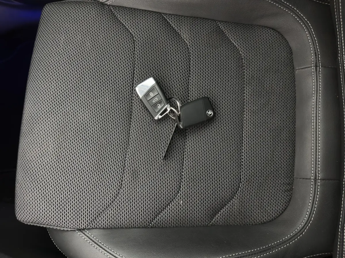 1.5 TSI Business Edition [7-Pers.] (INCL-BTW) Aut. *LEATHER-FABRIC | FULL-LED | DIGI-COCKPIT | ADAPTIVE-CRUISE | HEATED-SPORTSEATS | CAMERA | KEYLESS | NAVI-FULLMAP | AMBIENTLIGHT | DAB+ | S