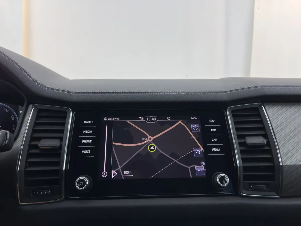 1.5 TSI Business Edition [7-Pers.] (INCL-BTW) Aut. *LEATHER-FABRIC | FULL-LED | DIGI-COCKPIT | ADAPTIVE-CRUISE | HEATED-SPORTSEATS | CAMERA | KEYLESS | NAVI-FULLMAP | AMBIENTLIGHT | DAB+ | S