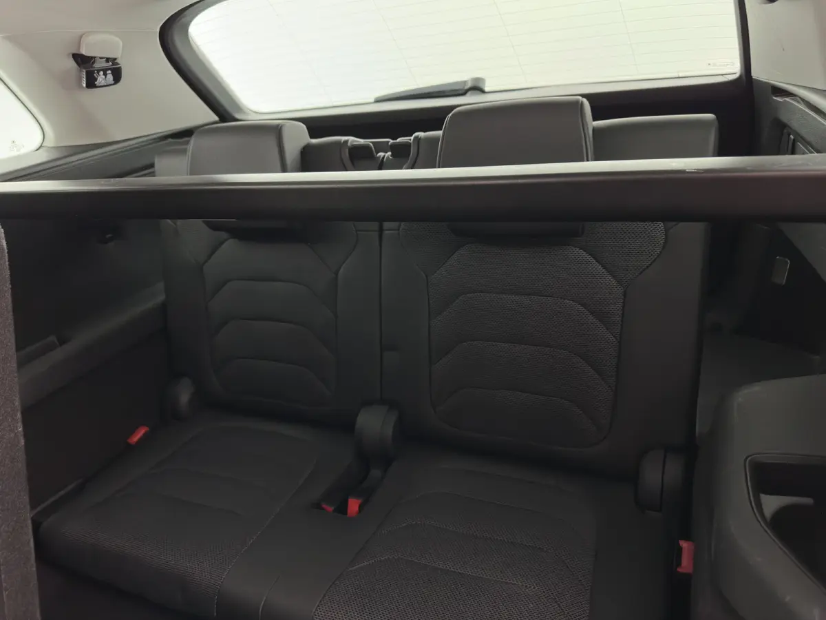 1.5 TSI Business Edition [7-Pers.] (INCL-BTW) Aut. *LEATHER-FABRIC | FULL-LED | DIGI-COCKPIT | ADAPTIVE-CRUISE | HEATED-SPORTSEATS | CAMERA | KEYLESS | NAVI-FULLMAP | AMBIENTLIGHT | DAB+ | S