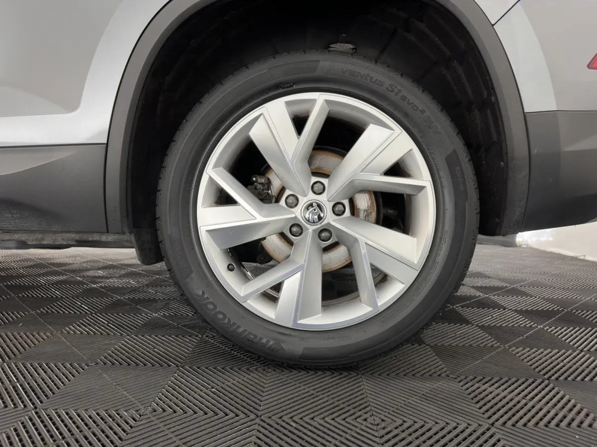 1.5 TSI Business Edition [7-Pers.] (INCL-BTW) Aut. *LEATHER-FABRIC | FULL-LED | DIGI-COCKPIT | ADAPTIVE-CRUISE | HEATED-SPORTSEATS | CAMERA | KEYLESS | NAVI-FULLMAP | AMBIENTLIGHT | DAB+ | S