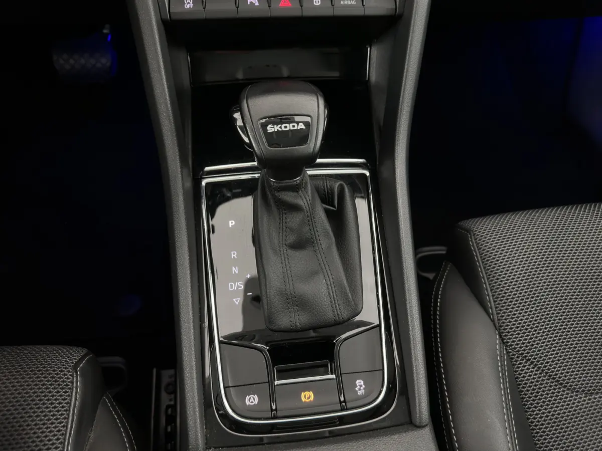 1.5 TSI Business Edition [7-Pers.] (INCL-BTW) Aut. *LEATHER-FABRIC | FULL-LED | DIGI-COCKPIT | ADAPTIVE-CRUISE | HEATED-SPORTSEATS | CAMERA | KEYLESS | NAVI-FULLMAP | AMBIENTLIGHT | DAB+ | S