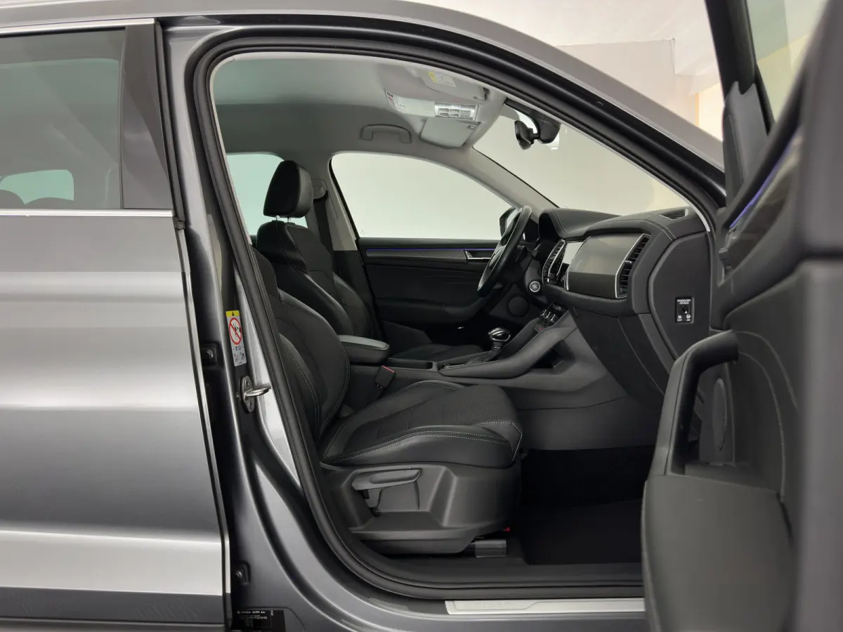 1.5 TSI Business Edition [7-Pers.] (INCL-BTW) Aut. *LEATHER-FABRIC | FULL-LED | DIGI-COCKPIT | ADAPTIVE-CRUISE | HEATED-SPORTSEATS | CAMERA | KEYLESS | NAVI-FULLMAP | AMBIENTLIGHT | DAB+ | S