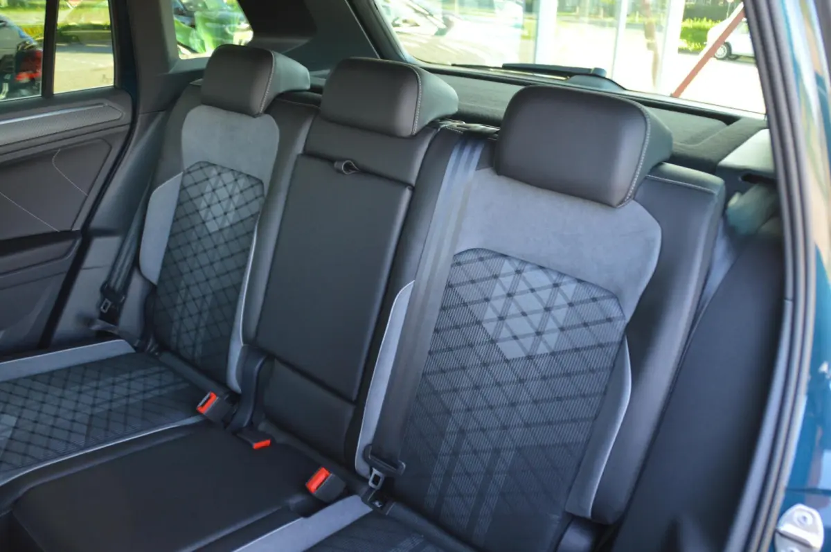 1.4 TSI eHybrid R-Line Business+ 10.714 km!