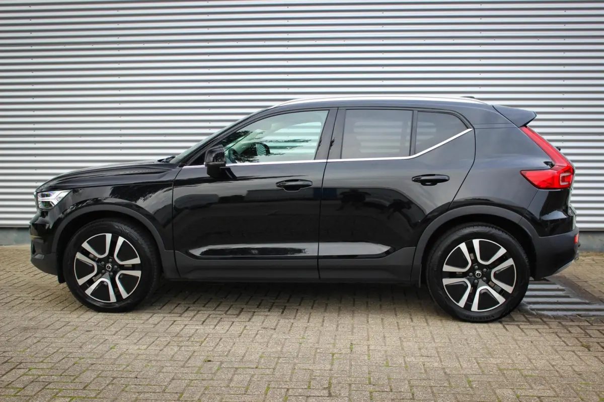 2.0 B4 AWD Inscription // Trekhaak | 2100KG trekgewicht | Harman Kardon | Camera | Stoel- + stuurwielverwarming | Orrefors Crystal Gearshift