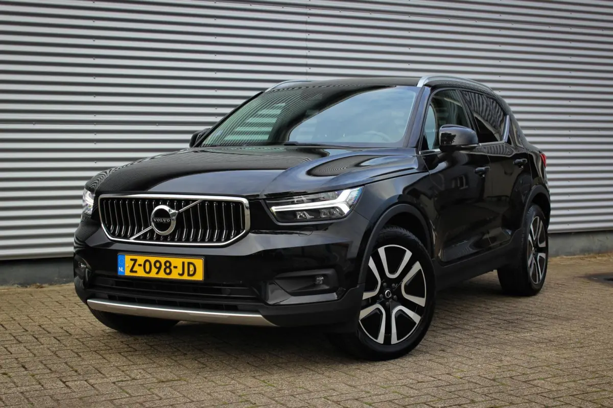 2.0 B4 AWD Inscription // Trekhaak | 2100KG trekgewicht | Harman Kardon | Camera | Stoel- + stuurwielverwarming | Orrefors Crystal Gearshift