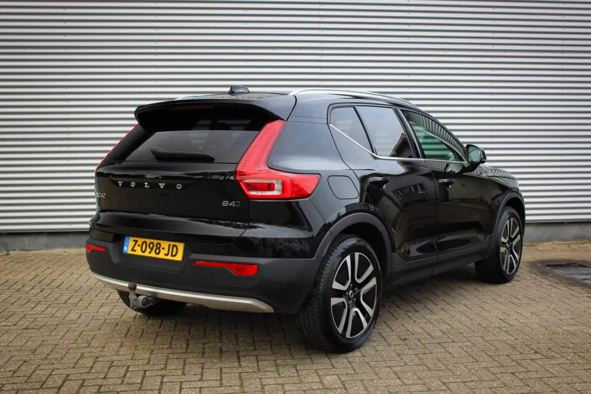 2.0 B4 AWD Inscription // Trekhaak | 2100KG trekgewicht | Harman Kardon | Camera | Stoel- + stuurwielverwarming | Orrefors Crystal Gearshift