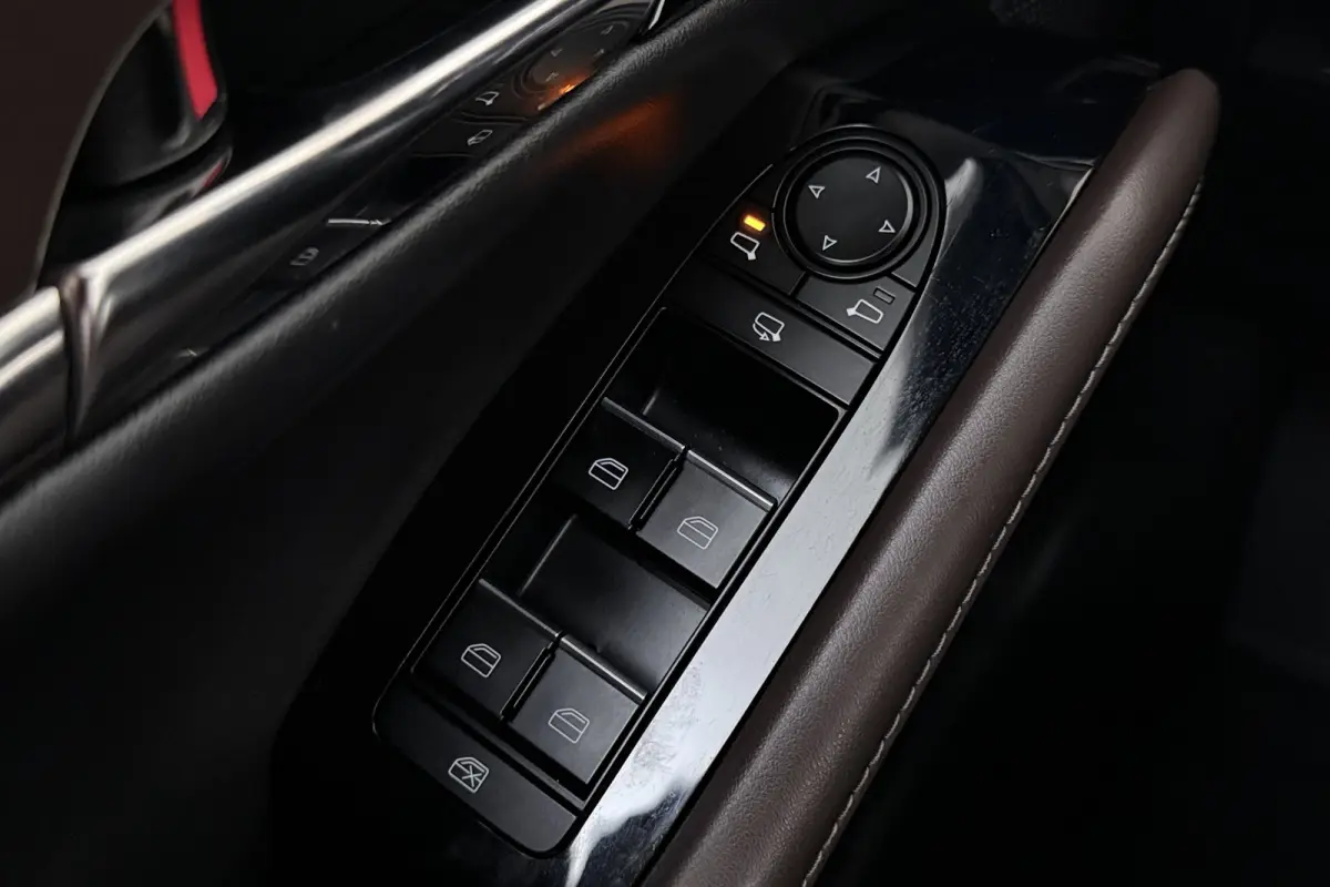 2.0 Aut. e-SkyActiv-G Premium Leder Memory Camera Head-Up Display