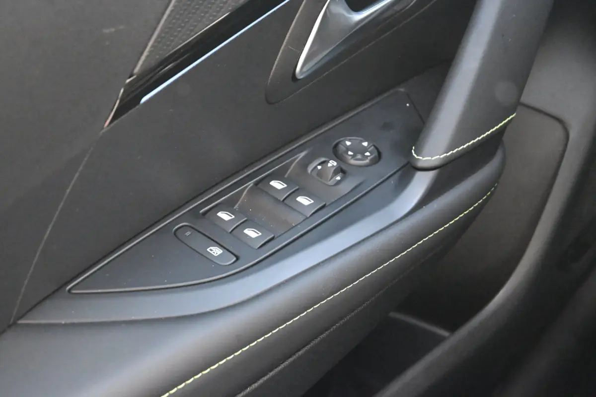 1.2 Hybrid 110 e-DCS6 GT Tot 8 Jaar Garantie! | Navi by App | 360 Camera | DAB Ontvanger | Cruise control | FULL Led | LMV 17" |
