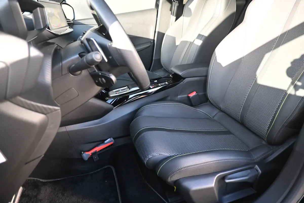 1.2 Hybrid 110 e-DCS6 GT Tot 8 Jaar Garantie! | Navi by App | 360 Camera | DAB Ontvanger | Cruise control | FULL Led | LMV 17" |