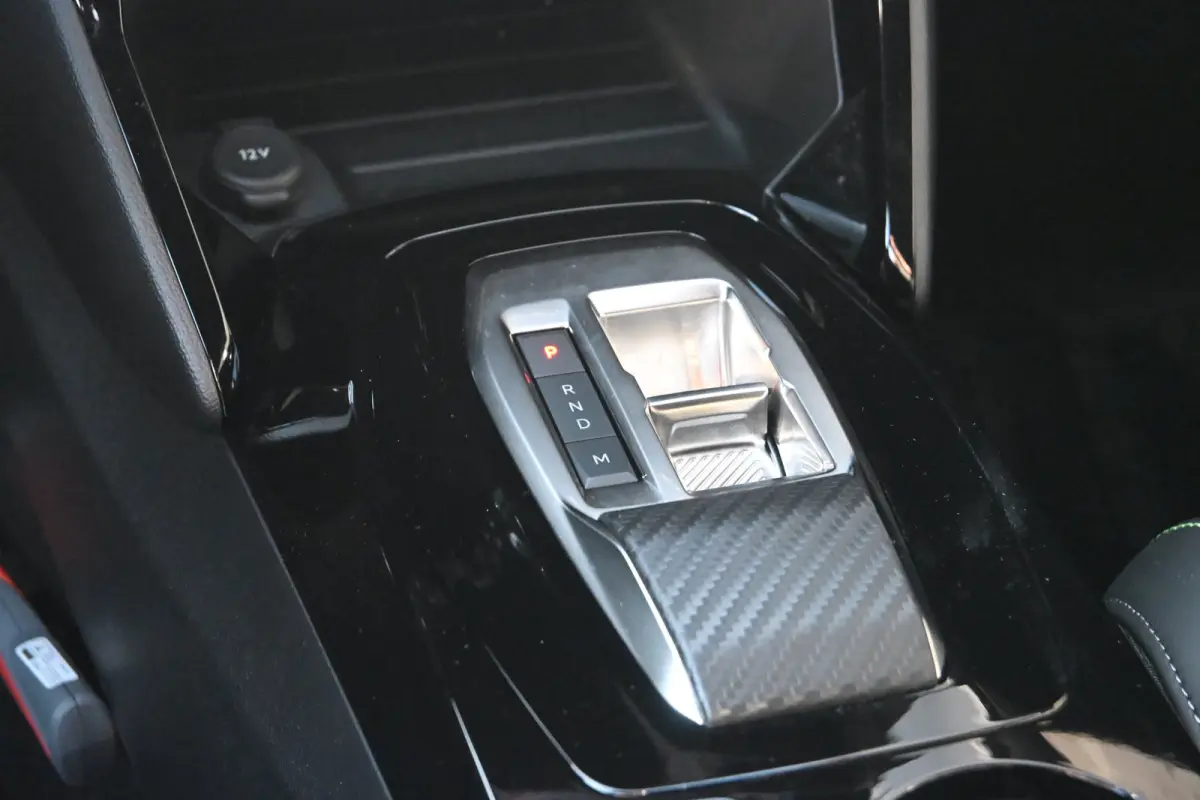 1.2 Hybrid 110 e-DCS6 GT Tot 8 Jaar Garantie! | Navi by App | 360 Camera | DAB Ontvanger | Cruise control | FULL Led | LMV 17" |