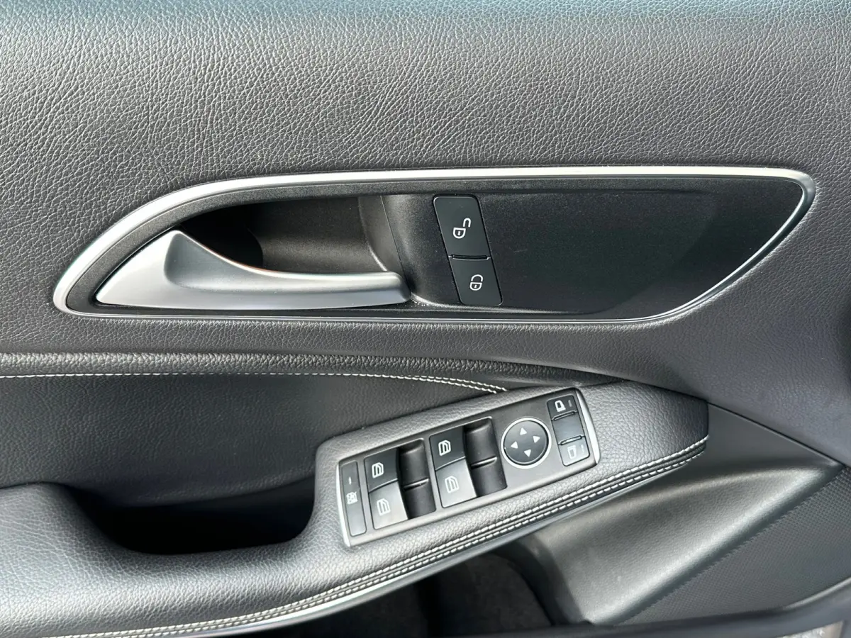 180 Automaat Airco Navi Leer