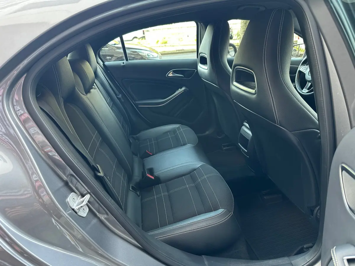 180 Automaat Airco Navi Leer