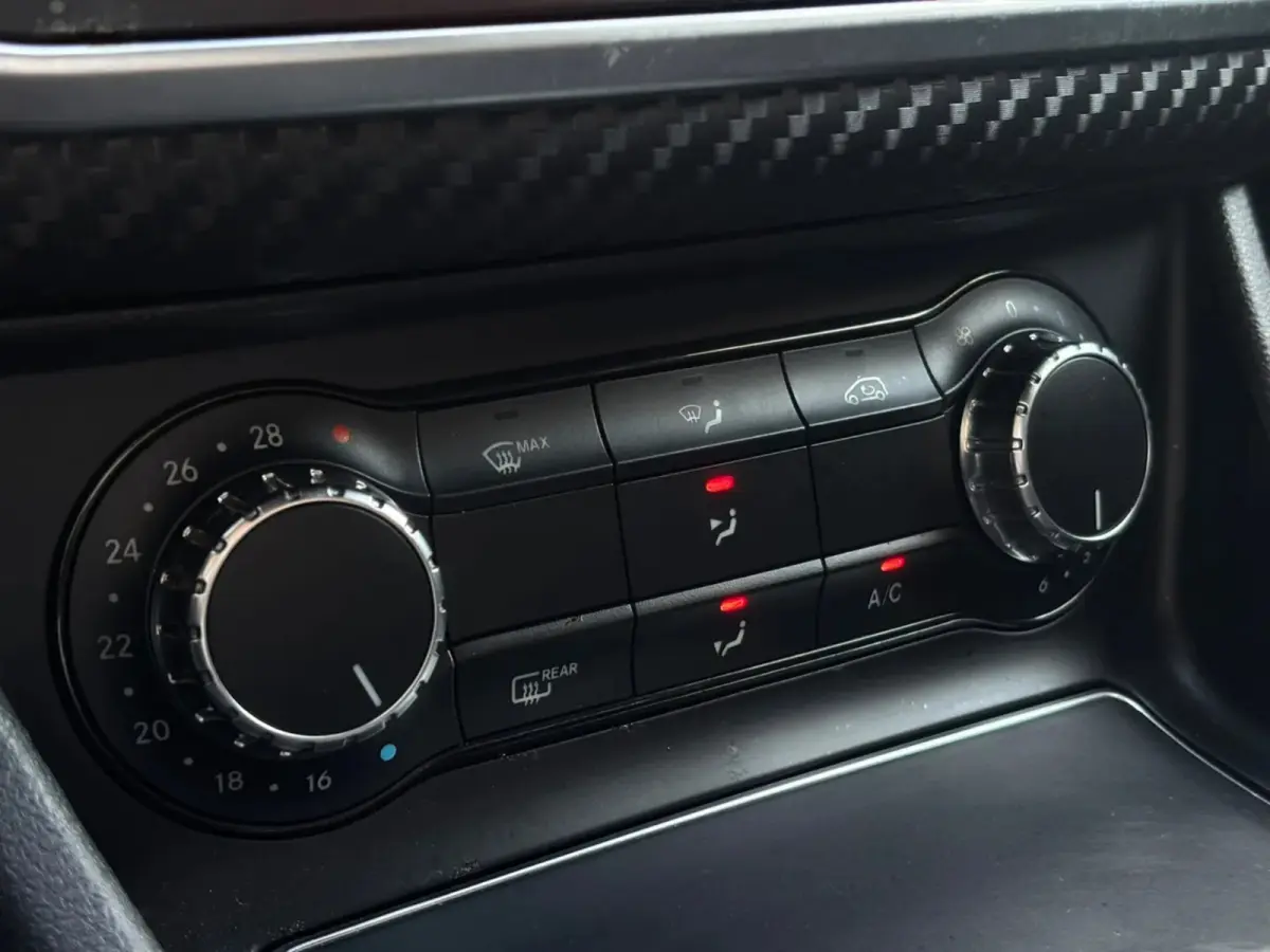 180 Business Solution AMG(Goed onderH, Navi Groot, StoelV, Camera, Carplay, Cruise Con, Etc)