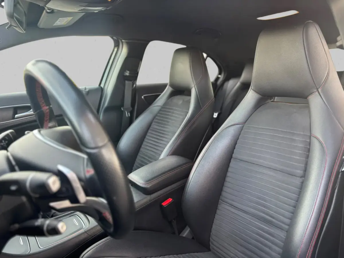 180 Business Solution AMG(Goed onderH, Navi Groot, StoelV, Camera, Carplay, Cruise Con, Etc)