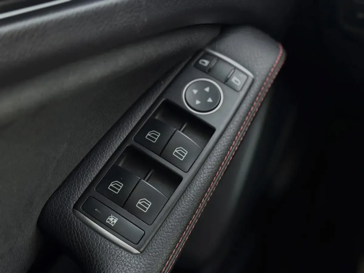 180 Business Solution AMG(Goed onderH, Navi Groot, StoelV, Camera, Carplay, Cruise Con, Etc)