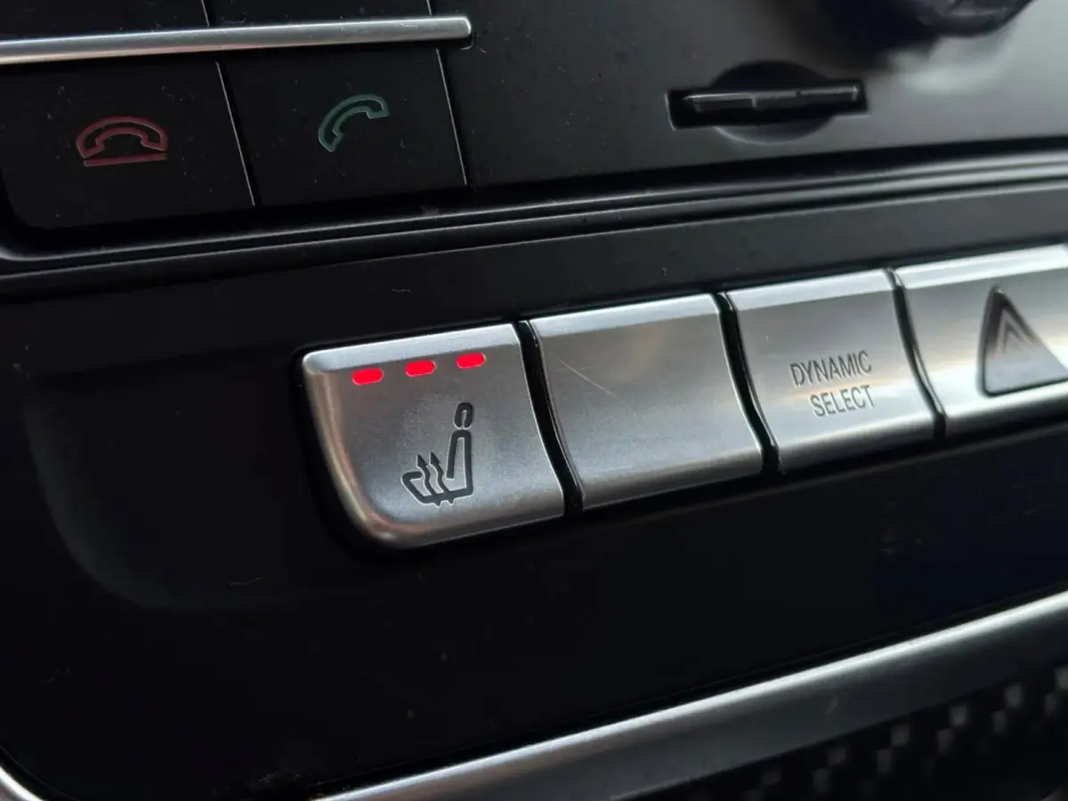 180 Business Solution AMG(Goed onderH, Navi Groot, StoelV, Camera, Carplay, Cruise Con, Etc)