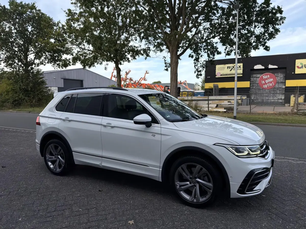 1.4 TSI eHybrid R-Line Business+ - 245PK
