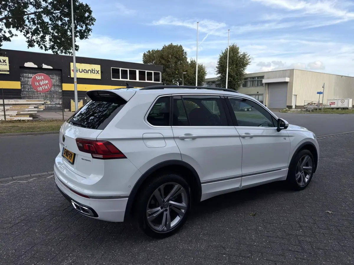 1.4 TSI eHybrid R-Line Business+ - 245PK
