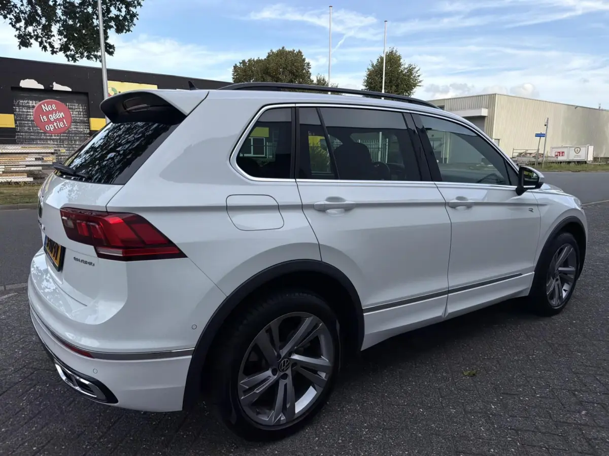 1.4 TSI eHybrid R-Line Business+ - 245PK