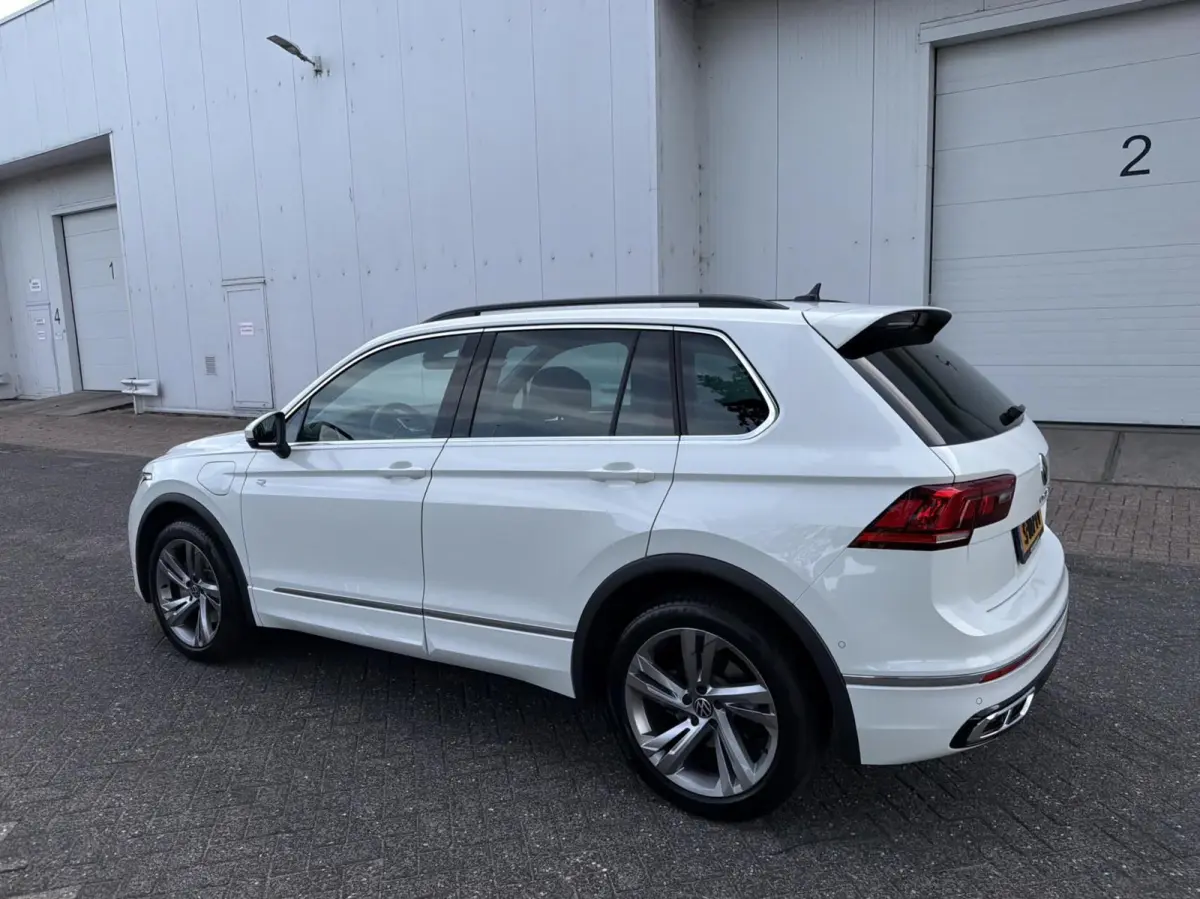 1.4 TSI eHybrid R-Line Business+ - 245PK