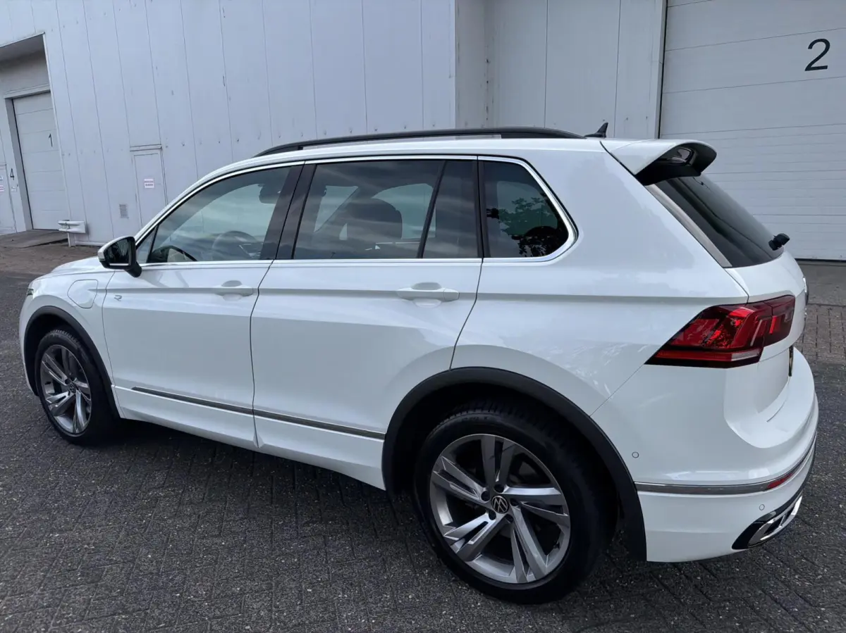 1.4 TSI eHybrid R-Line Business+ - 245PK